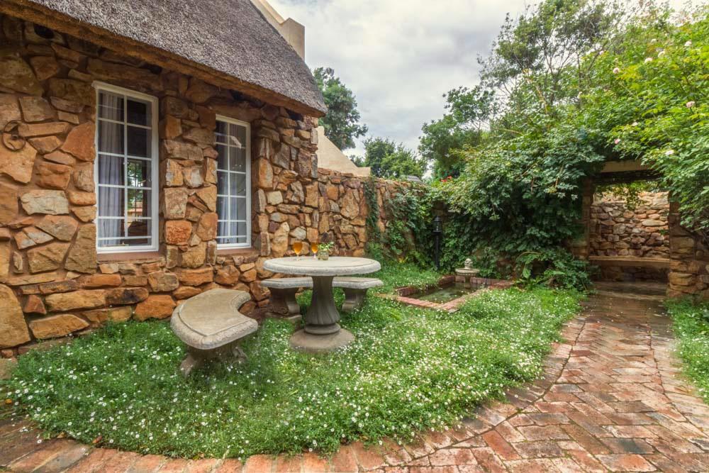 Pierneef's Kraal Hotel Pretoria-Noord Buitenkant foto